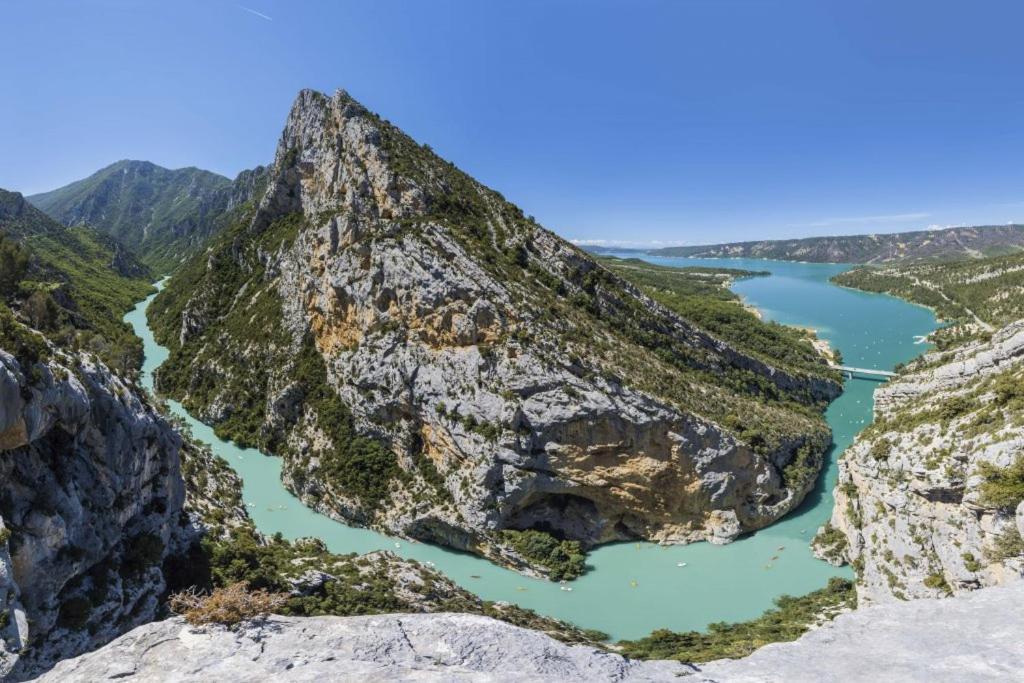Apartamento Le Gite De La Badassiere Forcalquier Exterior foto